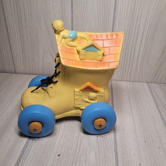 Vntg 1960 Pull Toy The Old Lady That Lived In The Shoe Plastic Retro Nostalgic - Picture 1 of 6